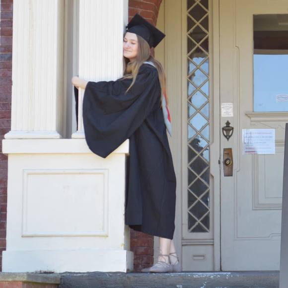 Meet your Posher, Tori - Picture 1 of 1